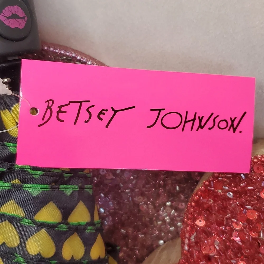 Betsey Johnson 💖NWT💖 Heart Rainbow Umbrella!  💖💖💖 - Picture 4 of 9